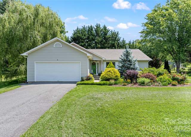 Property at 4 Orchard Pl, Weaverville, NC 28787, 3 beds, 2 baths