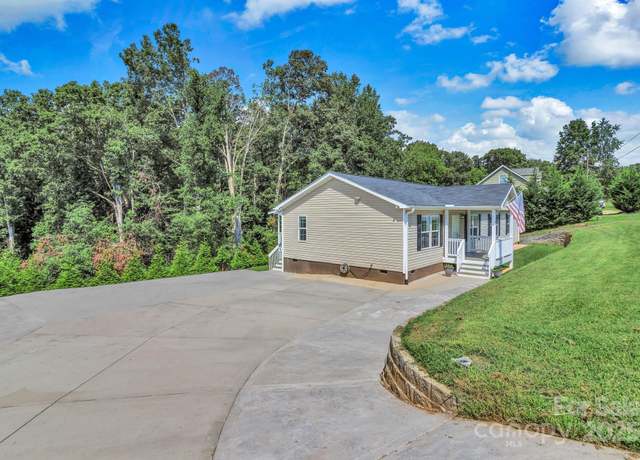 Property at 185 Bradshaw Cir, Candler, NC 28715, 3 beds, 2 baths