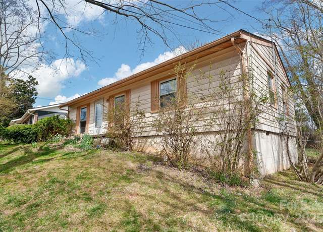 Property at 279 State St, Asheville, NC 28806, 3 beds, 1 bath