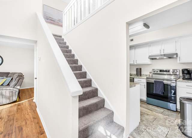 Property at 7407 Mystic Ln, Charlotte, NC 28227, 3 beds, 2 baths