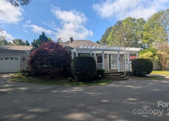 Property at 1404 Oakdale Rd, Rock Hill, SC 29730, 5 beds, 3 baths