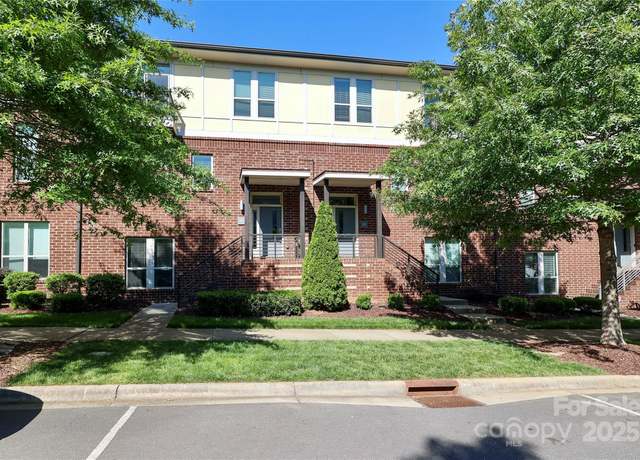 Property at 926 Steel House Blvd, Charlotte, NC 28205, 3 beds, 3.5 baths