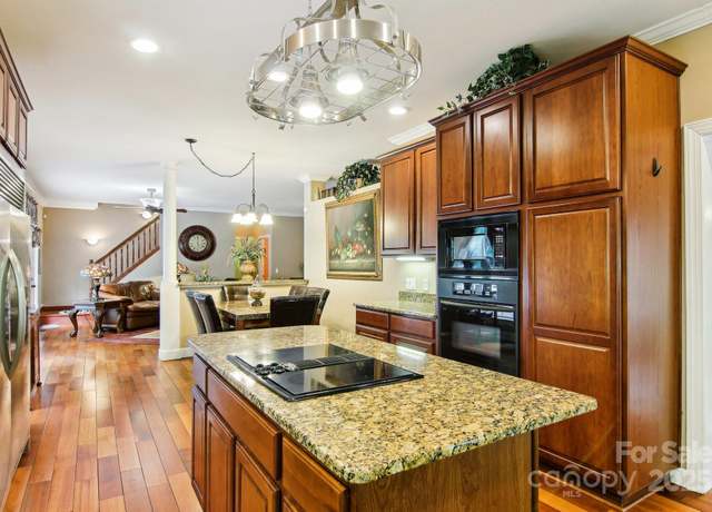 Property at 165 Sequoyah Dr, Waynesville, NC 28785, 4 beds, 4.5 baths