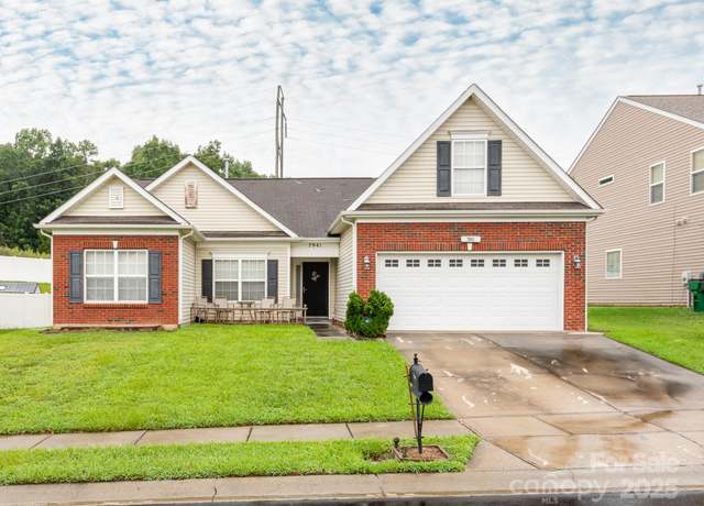 Property at 7941 Mossycup Dr, Charlotte, NC 28215, 3 beds, 2 baths