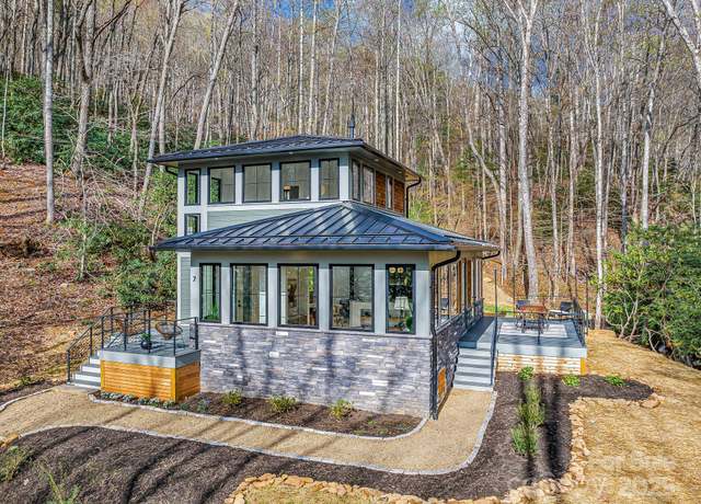 Property at 7 Brooksong Dr, Asheville, NC 28805, 2 beds, 2 baths