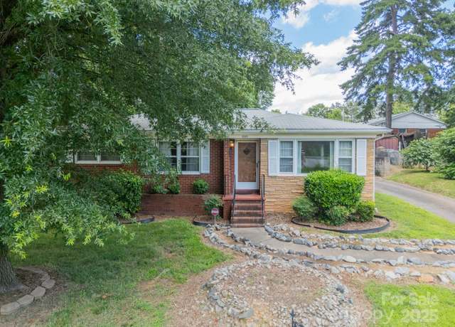Property at 1720 Miles Ct, Charlotte, NC 28216, 3 beds, 1.5 baths