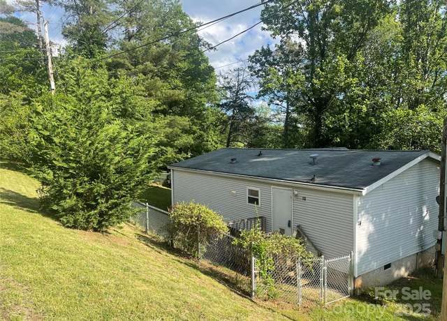 Property at 19 Harkins Ln, Marshall, NC 28753, 3 beds, 2 baths