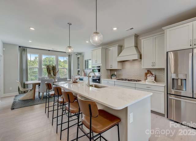 Property at 3132 Stelfox St, Charlotte, NC 28262, 4 beds, 3.5 baths