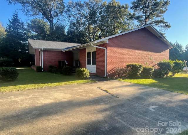Property at 97 Chapman Dr, Cheraw, SC 29520, 3 beds, 2 baths