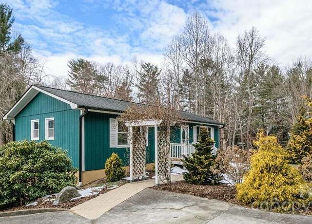 Property at 520 Corbly Dr, Hendersonville, NC 28739, 3 beds, 2 baths