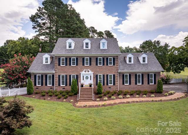 Property at 11215 Idlewild Rd, Matthews, NC 28105, 4 beds, 2.5 baths