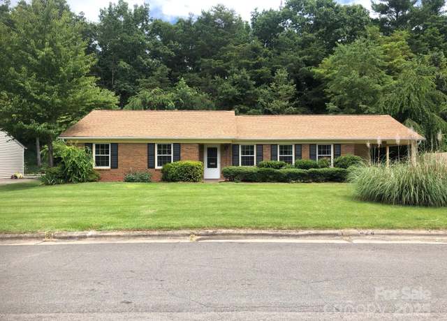 Property at 424 Creekside Dr, Asheville, NC 28804, 3 beds, 2 baths