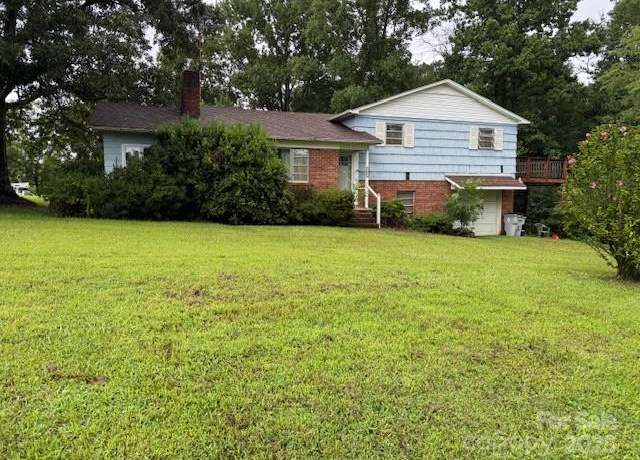 Property at 106 Royalwood Dr, Lenoir, NC 28645, 3 beds, 1.5 baths