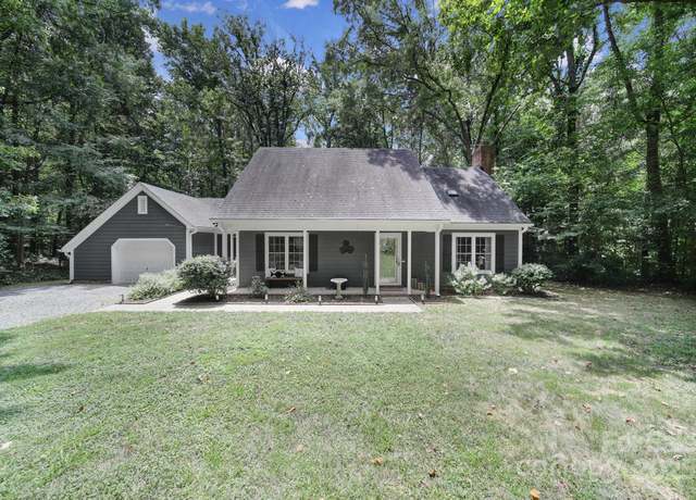 Property at 8217 Saddlehorse Ln, Charlotte, NC 28215, 3 beds, 2 baths