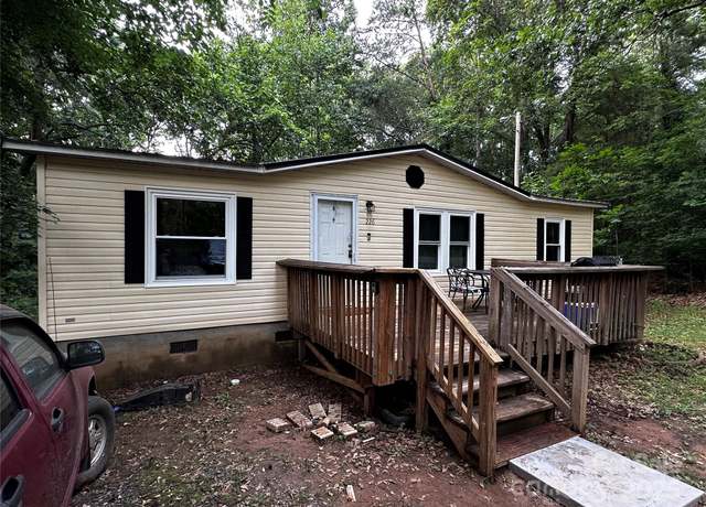 Property at 226 Lake Sylvia Rd, Lincolnton, NC 28092, 3 beds, 2 baths
