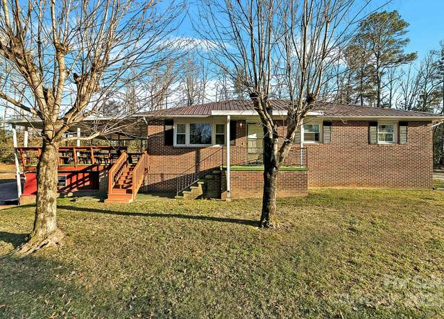 Property at 44 Tuttle Rd, Hendersonville, NC 28792, 6 beds, 4 baths