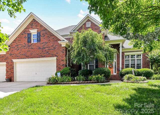Property at 15929 Northstone Dr, Huntersville, NC 28078, 4 beds, 2.5 baths