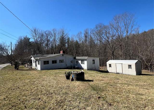 Property at 1381 Bear Creek Rd, Bakersville, NC 28705, 2 beds, 1.5 baths