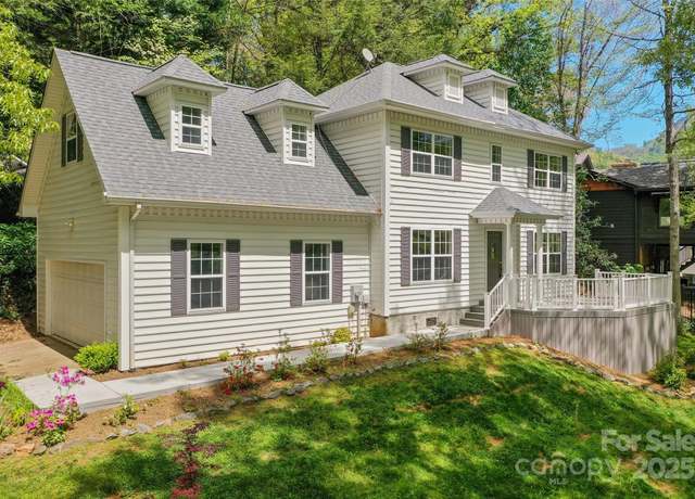 Property at 16 Jackson Dr, Waynesville, NC 28786, 3 beds, 2.5 baths