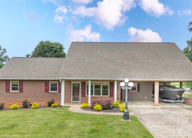 Property at 2411 Allendale Cir, Lenoir, NC 28645, 3 beds, 3 baths