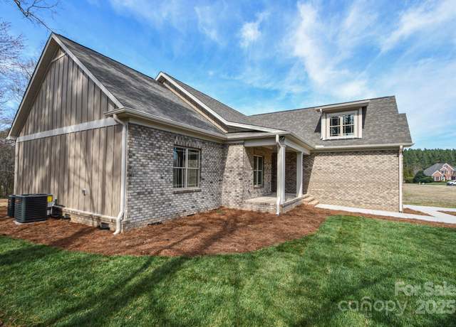 Property at 1202 Louise Ln, Albemarle, NC 28001, 3 beds, 2.5 baths