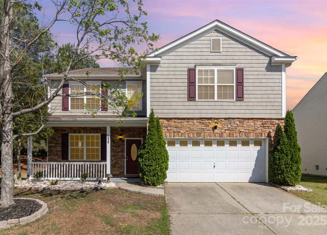 Property at 7638 Carrington Forest Ln, Matthews, NC 28105, 6 beds, 3 baths