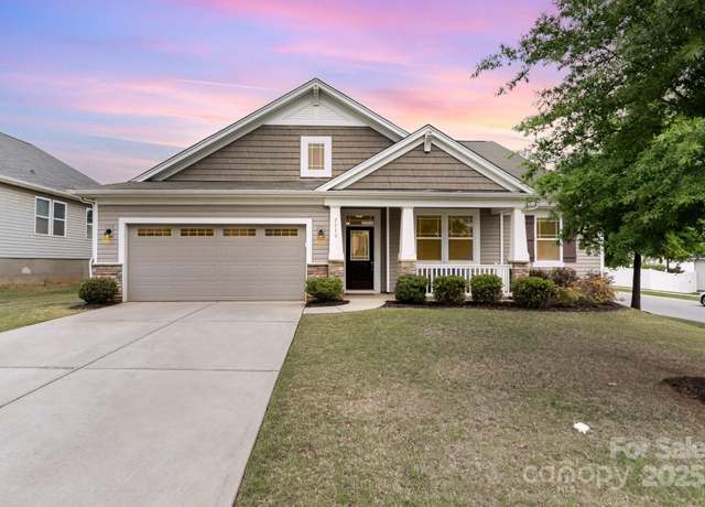 Property at 7113 Meridale Forest Dr, Charlotte, NC 28269, 4 beds, 3 baths