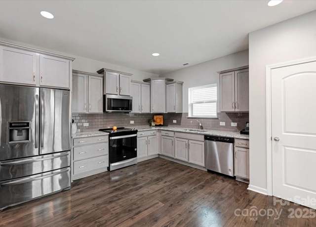 Property at 5143 Arbordale Way, Mount Holly, NC 28120, 3 beds, 2 baths