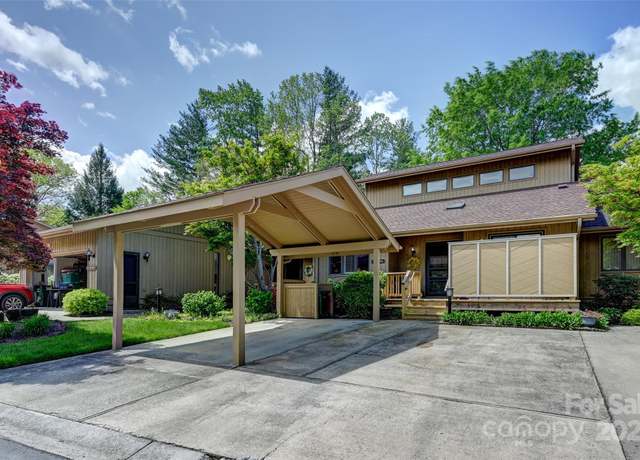 Property at 103 Red Oak Dr, Hendersonville, NC 28791, 3 beds, 2.5 baths