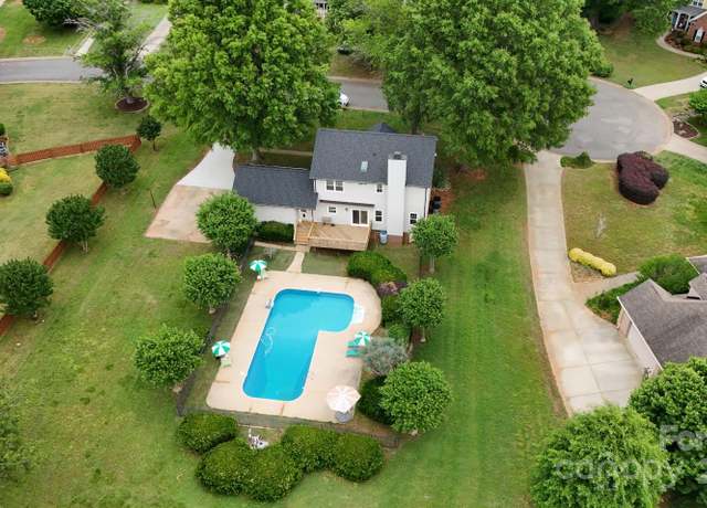 Property at 188 Turnberry Ln, Mooresville, NC 28117, 3 beds, 2.5 baths