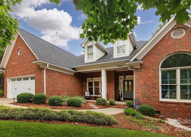 Property at 8008 Alba Ct, Charlotte, NC 28269, 3 beds, 2.5 baths