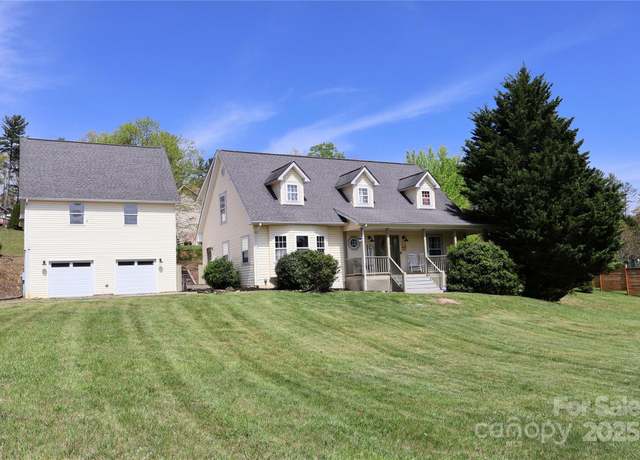 Property at 39 Kirkland Dr, Asheville, NC 28805, 4 beds, 3.5 baths