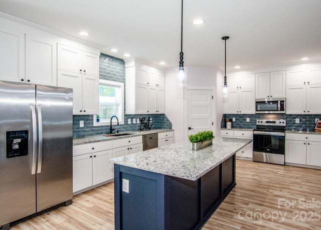Property at 7039 Executive Cir, Denver, NC 28037, 3 beds, 2.5 baths