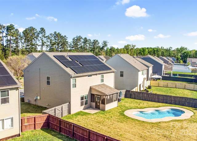 Property at 3010 Berry Creek Rd, Charlotte, NC 28214, 4 beds, 2.5 baths