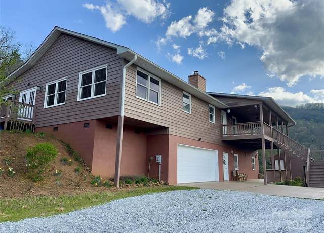 Property at 1120 Jacobs Branch Rd, Franklin, NC 28734, 3 beds, 3 baths