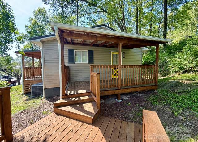 Property at 199 Druid Dr, Asheville, NC 28806, 3 beds, 1 bath