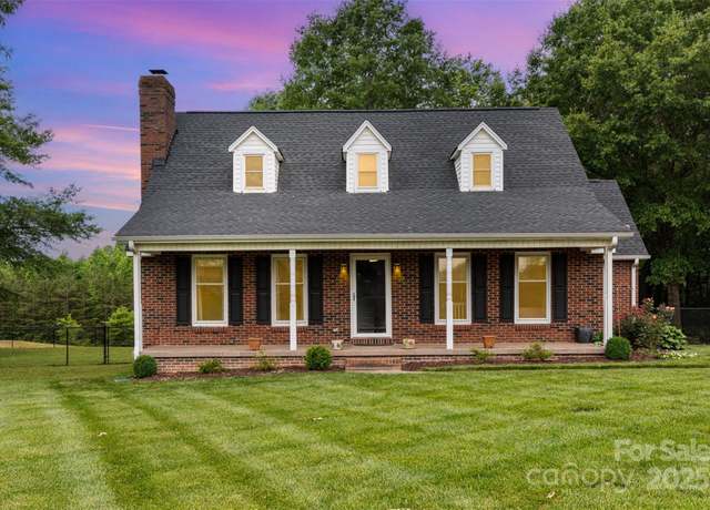 Property at 3049 Stablegate Dr, Gastonia, NC 28052, 3 beds, 2.5 baths