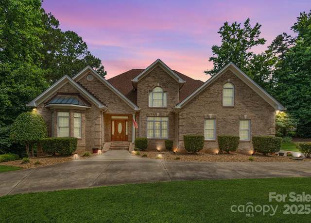 Property at 8918 Beach Bluff Ct, Sherrills Ford, NC 28673, 4 beds, 4.5 baths