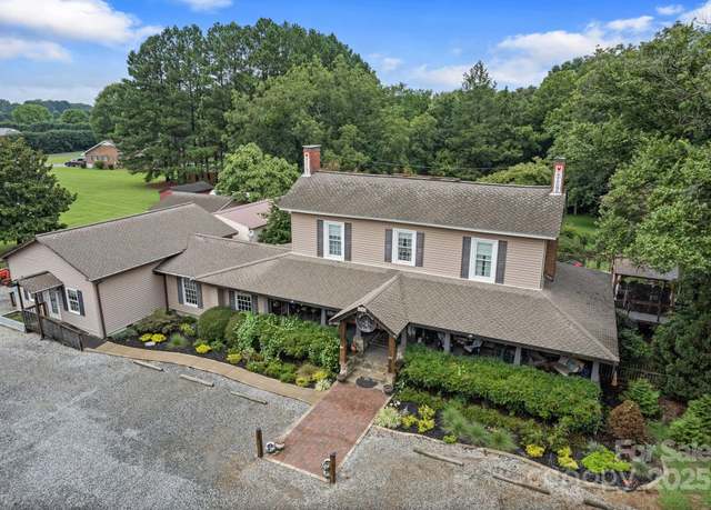 Property at 1307 Oakridge Farm Hwy, Mooresville, NC 28115, 4 beds, 4 baths
