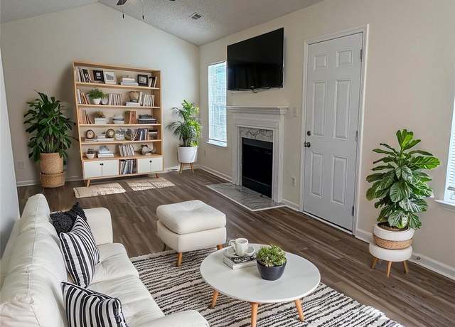 Property at 1638 Hudson Graham Ln, Charlotte, NC 28216, 3 beds, 2 baths