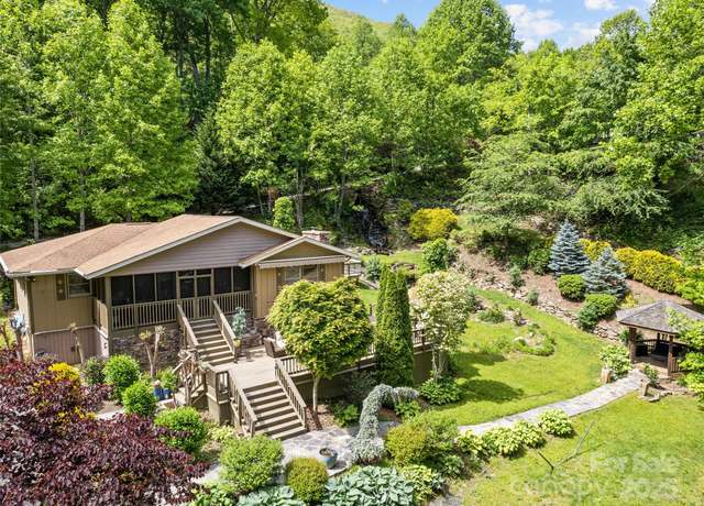 Property at 218 Red Oak Dr, Maggie Valley, NC 28751, 2 beds, 2 baths