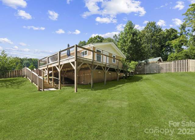 Property at 660 Pace Rd, Hendersonville, NC 28792, 2 beds, 1.5 baths
