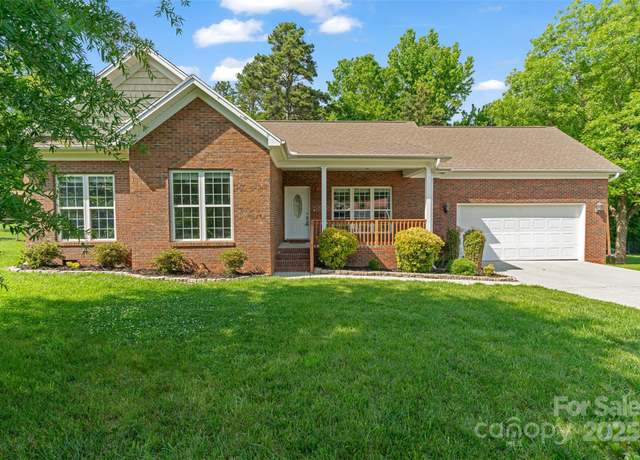 Property at 2016 Townview Dr, Kannapolis, NC 28081, 3 beds, 2 baths