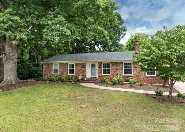 Property at 3042 Cresthill Dr, Charlotte, NC 28212, 3 beds, 2 baths