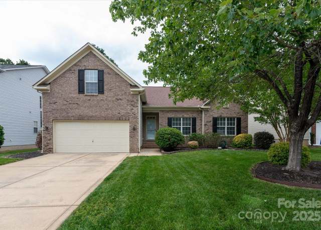 Property at 1003 Grayscroft Dr, Waxhaw, NC 28173, 3 beds, 2 baths
