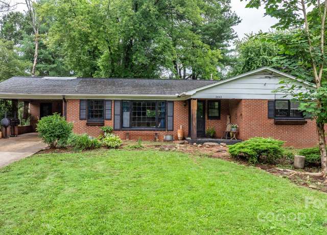 Property at 3843 22nd St NE, Hickory, NC 28601, 3 beds, 2 baths