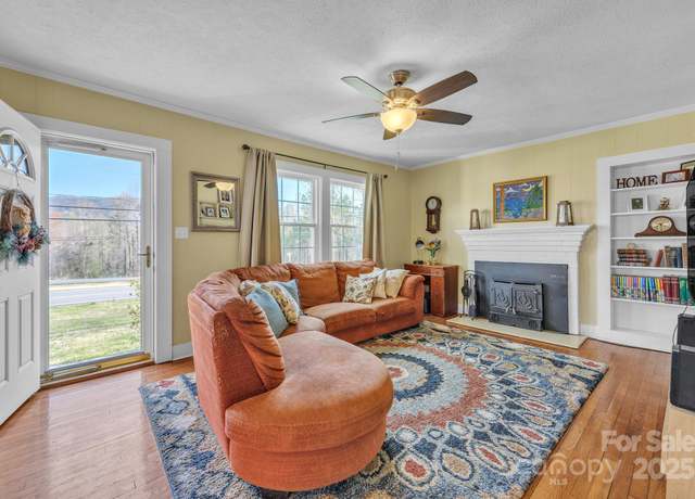 Property at 1109 Wildwood Rd NE, Lenoir, NC 28645, 4 beds, 2 baths