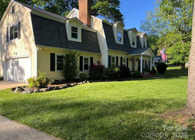 Property at 4905 Montibello Dr, Charlotte, NC 28226, 4 beds, 2.5 baths