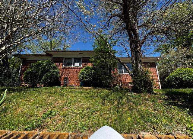 Property at 537 Beall St NW, Lenoir, NC 28645, 5 beds, 1 bath
