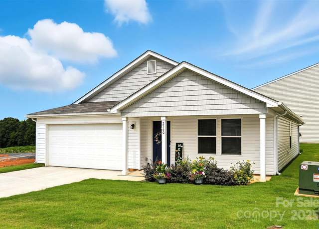 Property at 2560 Celestial Dr, Newton, NC 28658, 4 beds, 2 baths